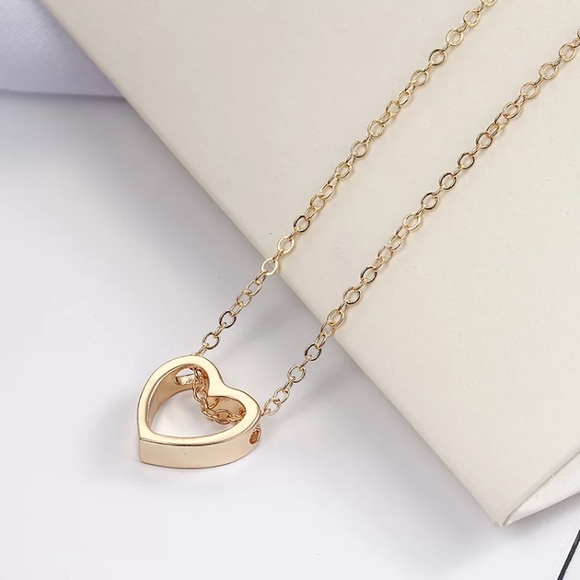 ⚜️[𝟯/$𝟭𝟴]⚜️Gold Heart Delicate Charm Choker NEW - Picture 5 of 12